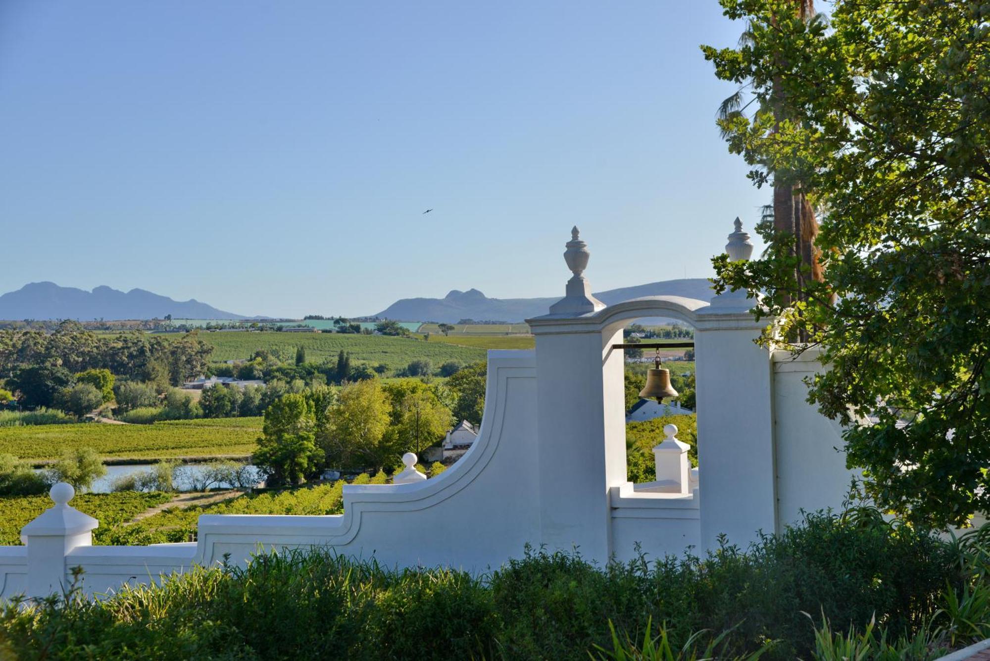 The Coach House At Val Du Charron Hotel Wellington Exterior photo